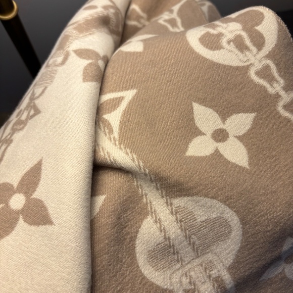 scarf - Picture 3 of 3